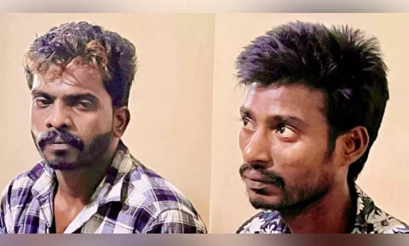 വീട്ടിൽ സൂക്ഷിച്ച നാലു കിലോ കഞ്ചാവുമായി രണ്ടുപേർ അറസ്റ്റിൽ വീട്ടിൽ സൂക്ഷിച്ച നാലു കിലോ കഞ്ചാവുമായി രണ്ടുപേർ അറസ്റ്റിൽ