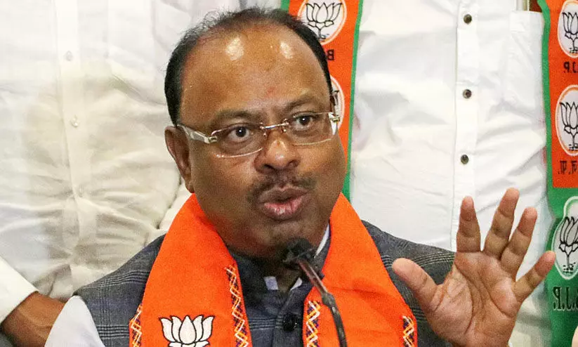 മഹാരാഷ്ട്ര ആദിവാസി ഭൂമി സ്വകാര്യ സ്ഥാപനങ്ങൾക്ക് പാട്ടത്തിന് നൽകാനുള്ള നിയമം കൊണ്ടുവരുന്നു; വ്യവസായികൾക്ക് ഗുണം ചെയ്യുമെന്നും ആദിവാസി ചൂഷണത്തിലേക്ക് നയിക്കുമെന്നും കോൺഗ്രസ്