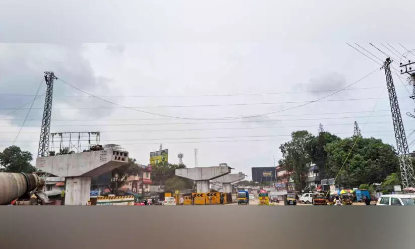 ഉയരപ്പാത നിര്മാണം; താൽക്കാലിക ടവര് ലൈന് സ്ഥാപിക്കുന്ന ജോലികൾ തുടങ്ങി ഉയരപ്പാത നിര്മാണം; താൽക്കാലിക ടവര് ലൈന് സ്ഥാപിക്കുന്ന ജോലികൾ തുടങ്ങി