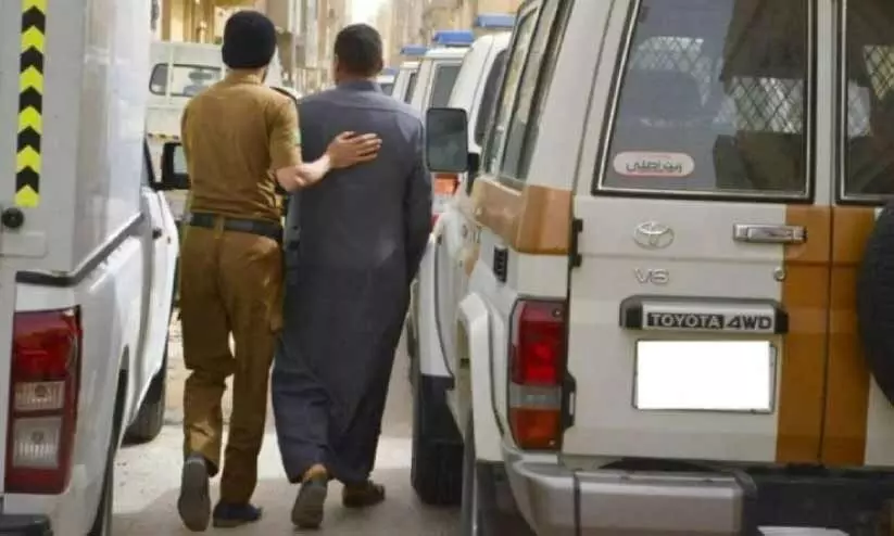 ഒരാഴ്ചക്കിടെ 21,638 നിയമലംഘകർ പിടിയിൽ; 13,375 പേരെ നാടുകടത്തി ഒരാഴ്ചക്കിടെ 21,638 നിയമലംഘകർ പിടിയിൽ; 13,375 പേരെ നാടുകടത്തി