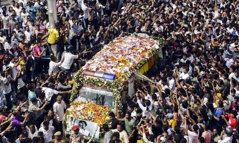 സു​ബീ​ൻ ഗാർഗിന് ആയിരങ്ങളുടെ അന്ത്യാഞ്ജലി