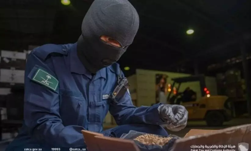 ഒരാഴ്ചക്കുള്ളിൽ കസ്റ്റംസ് പിടികൂടിയത് 1,380 കള്ളക്കടത്ത് കേസുകൾ ഒരാഴ്ചക്കുള്ളിൽ കസ്റ്റംസ് പിടികൂടിയത് 1,380 കള്ളക്കടത്ത് കേസുകൾ