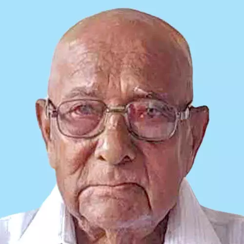 ടി​പ്പ​ർ ലോ​റി​യി​ടി​ച്ച് വ്യാ​പാ​രി മ​രി​ച്ചു