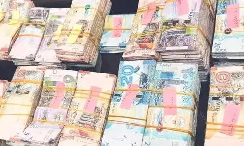 സോ​ഷ്യ​ൽ മീ​ഡി​യ വ​ഴി പ്ര​വ​ർ​ത്ത​നം,  ഓ​ൺ​ലൈ​ൻ ചൂ​താ​ട്ട, ക​ള്ള​പ്പ​ണ ശൃം​ഖ​ല സം​ഘം പി​ടി​യി​ൽ