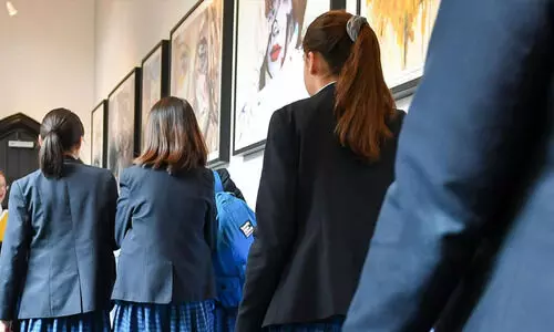 പുരുഷൻമാരെ ലക്ഷ്യം വെച്ചുള്ള പരസ്യങ്ങളിൽ   ‘മെറ്റാ’ വിദ്യാർഥിനികളുടെ ഫോട്ടോകൾ ഉപയോഗിക്കുന്നതിനെതിരെ മാതാപിതാക്കൾ