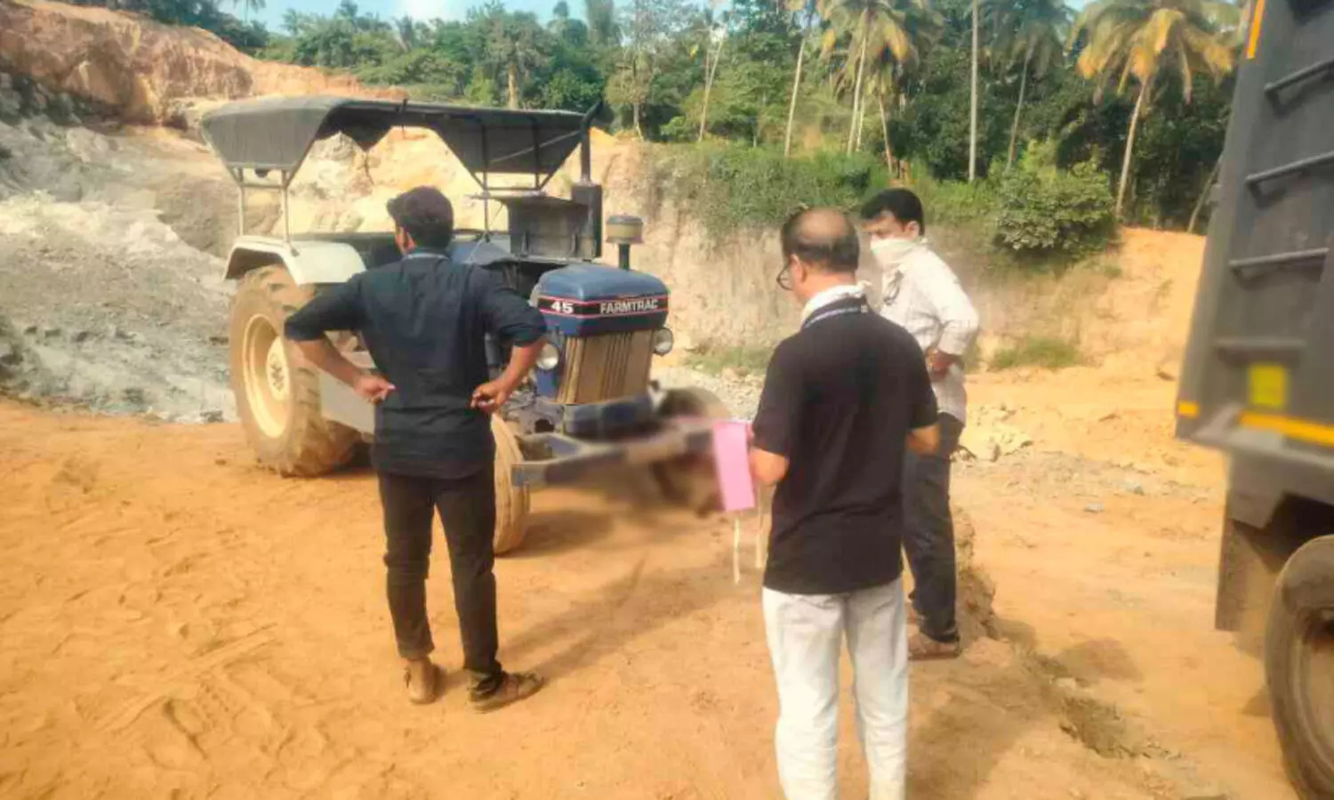 Revenue department conducts inspection at unauthorized quarry