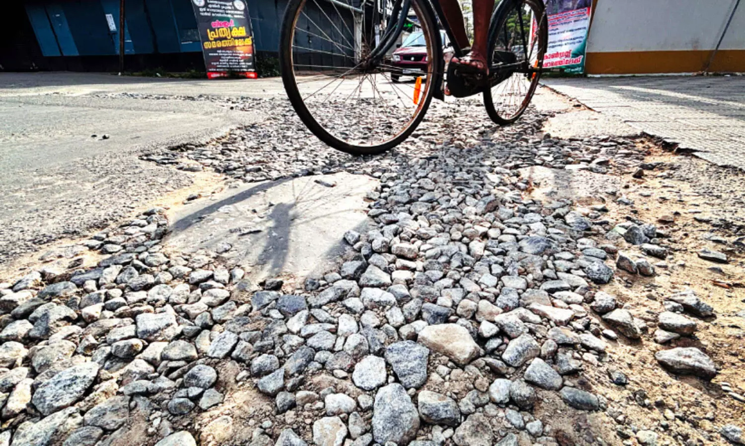 ദാരുണ മരണങ്ങളുടെ നഗരപാത; അ​പ​ക​ട​മ​ര​ണം കൂ​ടു​ന്നു, നി​യ​ന്ത്രി​ക്കാ​നാ​വാ​ത്ത വി​ധ​ത്തി​ൽ വാ​ഹ​ന​ങ്ങ​ളു​ടെ പെ​രു​പ്പം