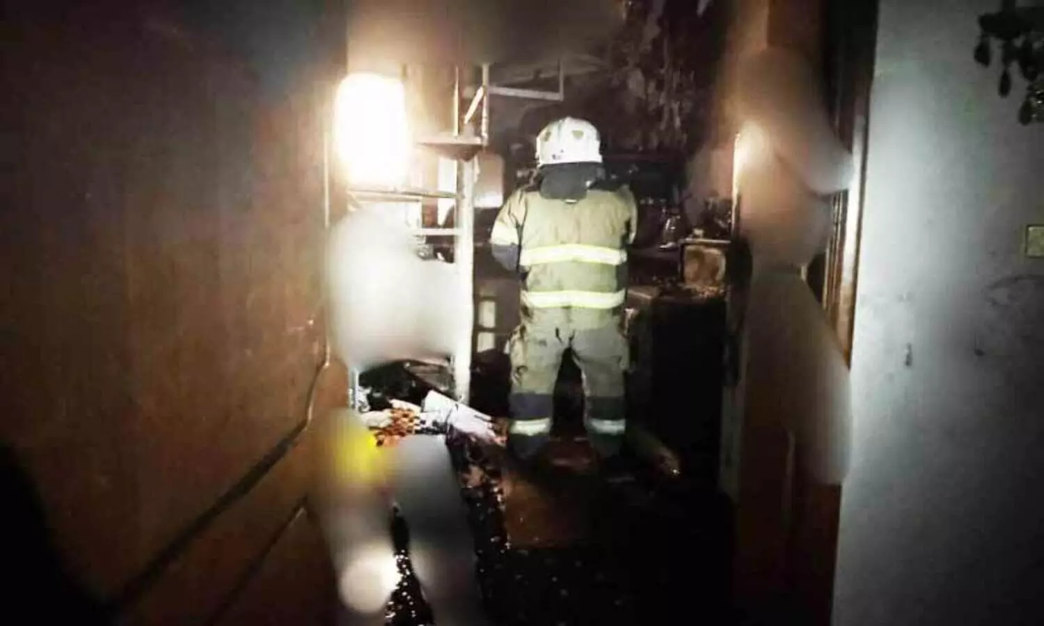 വീ​ട്ടി​ൽ തീ​പ​ട​ർ​ന്ന് ഒ​രാ​ൾ​ക്ക് പ​രി​ക്ക്