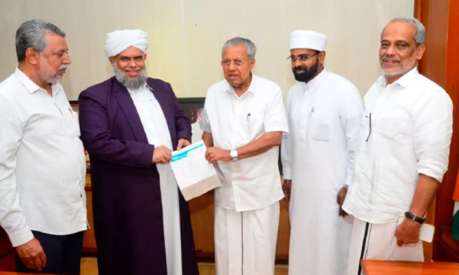 ചൂരല്‍മല: കേരള മുസ്‍ലിം ജമാഅത്ത് പിരിച്ച രണ്ടുകോടി രൂപ മുഖ്യമന്ത്രിയുടെ ദുരിതാശ്വാസ നിധിയി​ലേക്ക് നൽകി