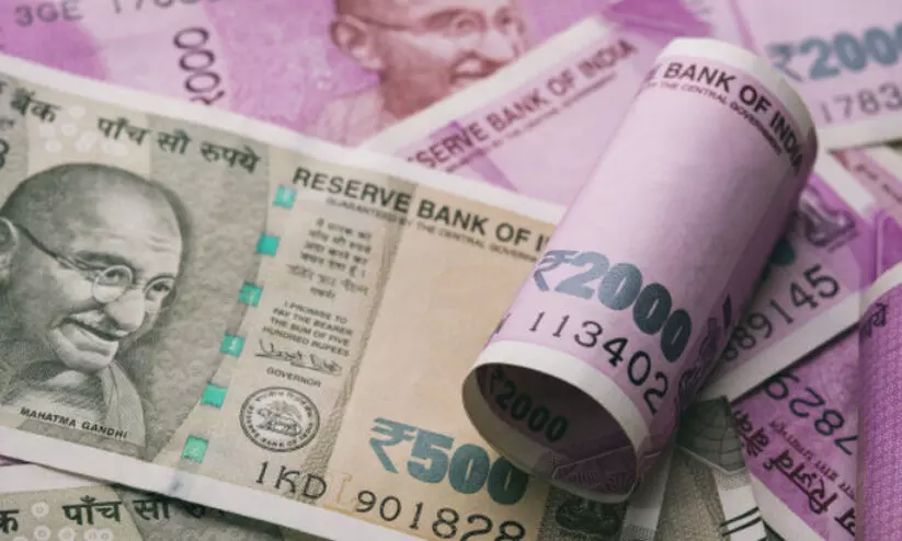 കുഴൽപ്പണം തട്ടിയെടുത്ത സംഭവം: പൊലീസുകാർക്കെതിരെ കേസ് കുഴൽപ്പണം തട്ടിയെടുത്ത സംഭവം: പൊലീസുകാർക്കെതിരെ കേസ്