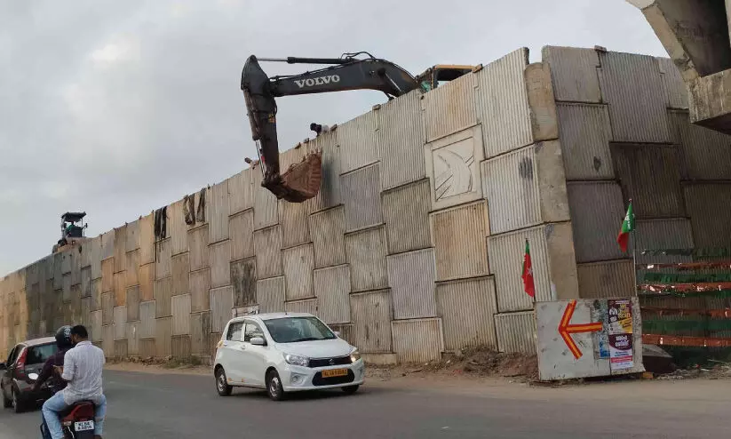 സു​ര​ക്ഷ മാ​ന​ദ​ണ്ഡ​ങ്ങ​ൾ കാ​റ്റി​ൽ പ​റ​ത്തി ഹൈ​വേ നി​ർ​മാ​ണം