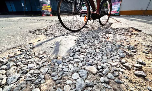 ദാരുണ മരണങ്ങളുടെ നഗരപാത; അ​പ​ക​ട​മ​ര​ണം കൂ​ടു​ന്നു, നി​യ​ന്ത്രി​ക്കാ​നാ​വാ​ത്ത വി​ധ​ത്തി​ൽ വാ​ഹ​ന​ങ്ങ​ളു​ടെ പെ​രു​പ്പം