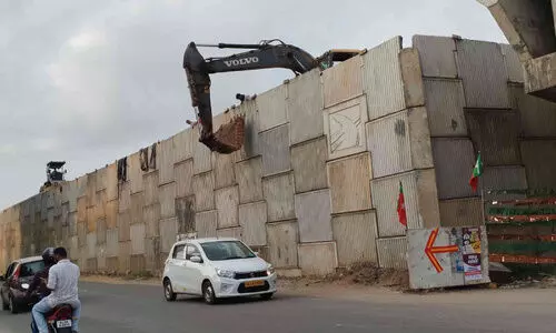 സു​ര​ക്ഷ മാ​ന​ദ​ണ്ഡ​ങ്ങ​ൾ കാ​റ്റി​ൽ പ​റ​ത്തി ഹൈ​വേ നി​ർ​മാ​ണം