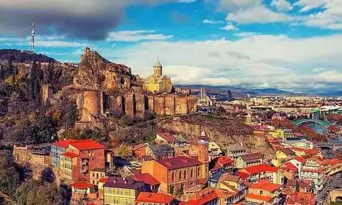 ഐഫോൺ 17 വാങ്ങുന്ന കാശ് പോലുമാകില്ല ഈ ഏഴു രാജ്യങ്ങൾ സന്ദർശിക്കാൻ