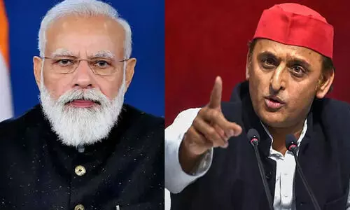 കഴിഞ്ഞ എട്ടു വർഷമായുള്ള ജി.എസ്.ടി പിരിവുകൾ എവിടെപ്പോയെന്ന് മോദിയോട് അഖിലേഷ്;   ആ തുക ആളുകളുടെ വീടുകളിൽ പണമായി എത്തിക്കു​മോ?