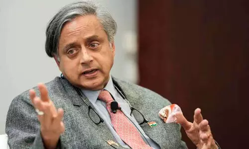 എച്ച്-1ബി വിസ നിരക്ക്: കോൺഗ്രസ് നിലപാട് തള്ളി തരൂർ, നടപടി ഭാവിയിൽ രാജ്യത്തെ ശക്തിപ്പെടുത്തും, ‘എപ്പോഴും ഇരയാവുകയാണെന്ന തോന്നൽ പാടില്ല,’