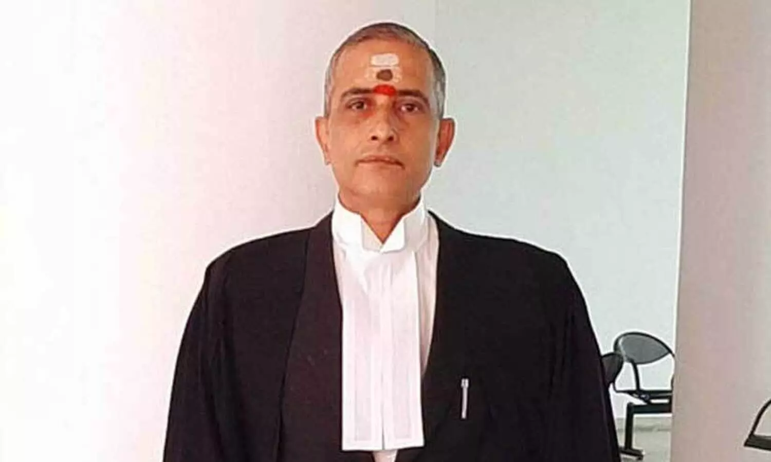 പുറത്താക്കാൻ തീരുമാനിച്ച സംഘ്പരിവാർ അനുകൂല അഭിഭാഷകന് സർക്കാർ സംരക്ഷണം; കൃഷ്ണരാജിനെ സ്റ്റാന്‍ഡിങ് കോണ്‍സല്‍ സ്ഥാനത്ത് നിന്ന് മാറ്റിയ തീരുമാനം സ്റ്റേ ചെയ്തു