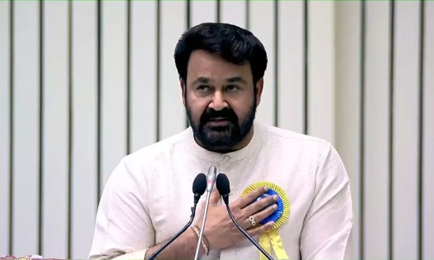 ‘എന്‍റെ ആത്മാവിന്‍റെ സ്പന്ദനമാണ് സിനിമ; സ്വപ്ന സാക്ഷാത്കാരമല്ല, മാന്ത്രിക നിമിഷമാണിത്’; ഫാൽക്കേ പുസ്കാരം ഏറ്റുവാങ്ങി മോഹൻലാൽ