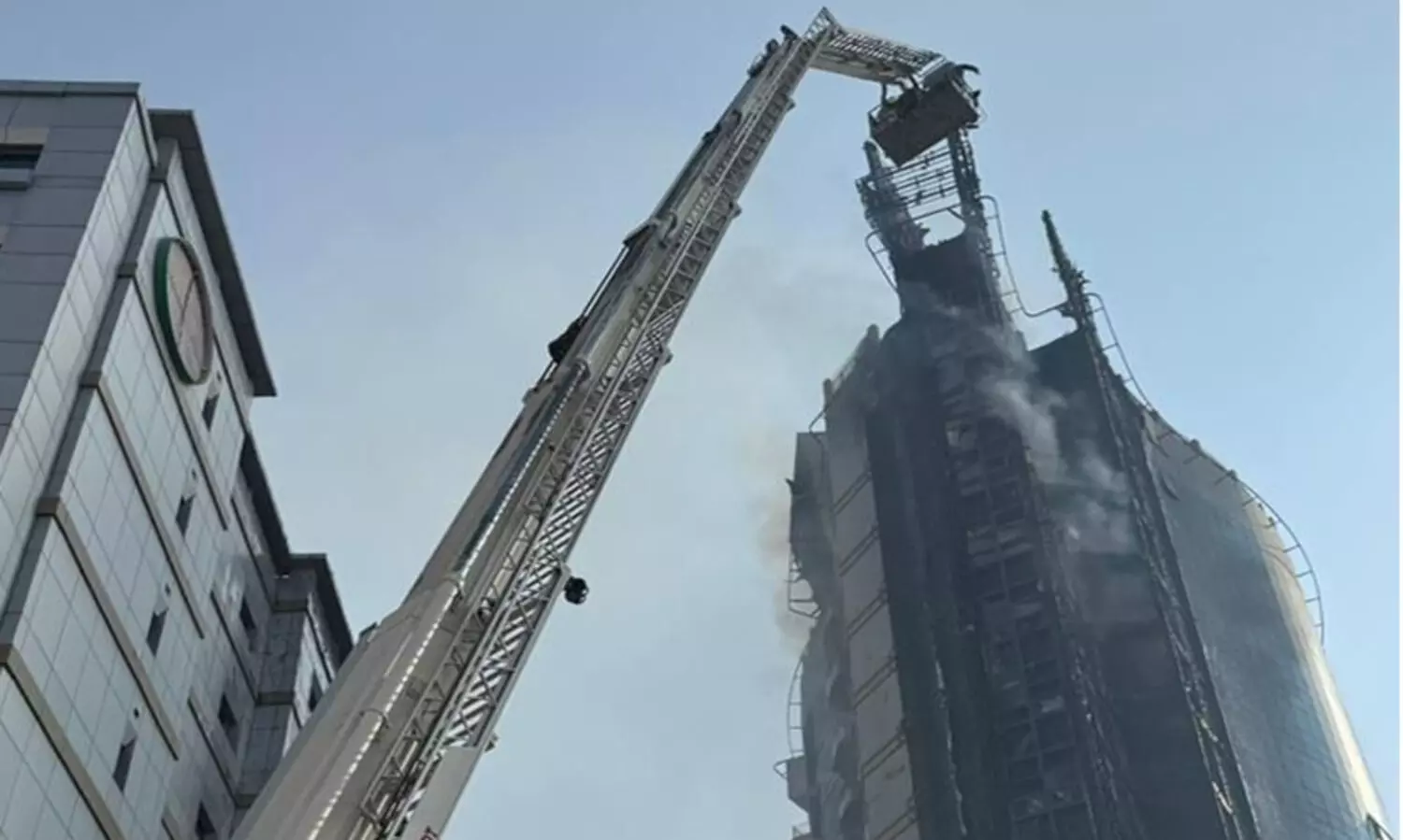 ദുബൈ അൽ ബർഷയിൽ താമസ കെട്ടിടത്തിൽ തീപിടിത്തം