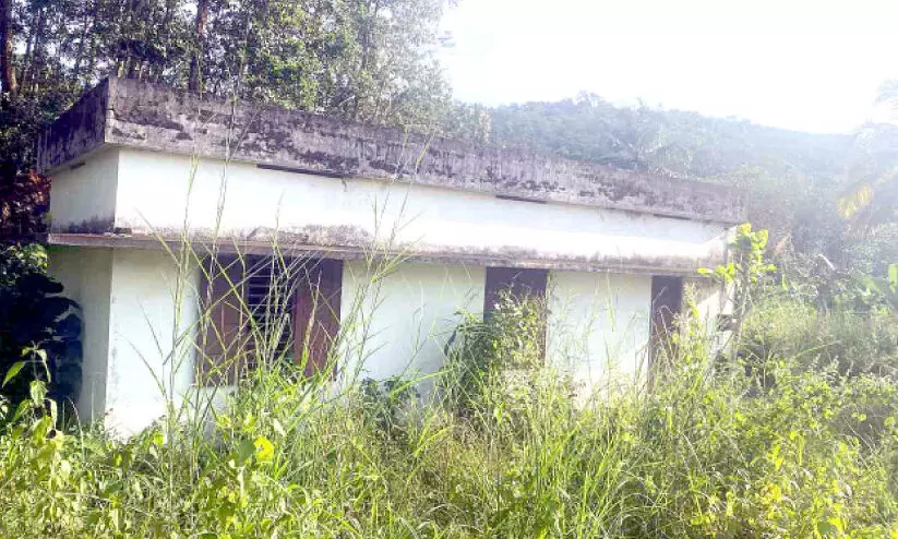 മാതൃകാ വിത്തുൽപാദന കേന്ദ്രം കാടുമൂടി നശിക്കുന്നു