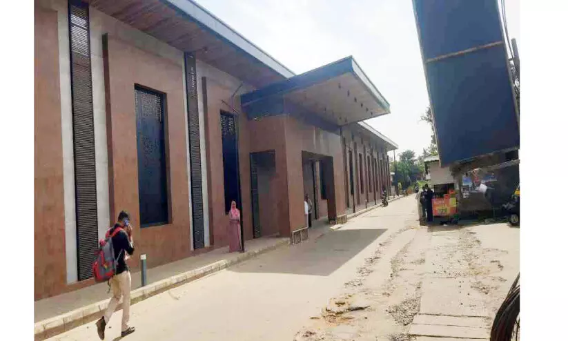 അടിമുടി മാറ്റവുമായി ഒറ്റപ്പാലം റെയിൽവേ സ്റ്റേഷൻ അടിമുടി മാറ്റവുമായി ഒറ്റപ്പാലം റെയിൽവേ സ്റ്റേഷൻ