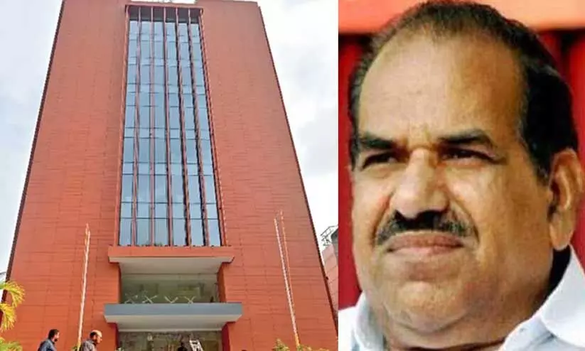 ക്രിമിനല് പ്രവര്ത്തിയിലൂടെ തട്ടിയെടുത്ത ഭൂമി, പാർട്ടി വാങ്ങരുത്; എ.കെ.ജി സെന്റർ ഭൂമി തര്ക്കസ്ഥലമെന്ന് അറിയിച്ച് സി.പി.എമ്മിന് നൽകിയ കത്ത് പുറത്ത് ക്രിമിനല് പ്രവര്ത്തിയിലൂടെ തട്ടിയെടുത്ത ഭൂമി, പാർട്ടി വാങ്ങരുത്; എ.കെ.ജി സെന്റർ ഭൂമി തര്ക്കസ്ഥലമെന്ന് അറിയിച്ച് സി.പി.എമ്മിന് നൽകിയ കത്ത് പുറത്ത്