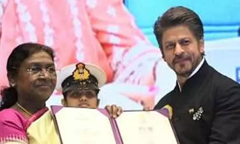 Shah Rukh Khan receives National Award from President