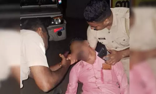 കരുനാഗപ്പള്ളിയിൽ ദേശീയപാതയിലെ ബാരിക്കേഡിലേക്ക് ബൈക്കിടിച്ച് കയറി യാത്രികൻ മരിച്ചു