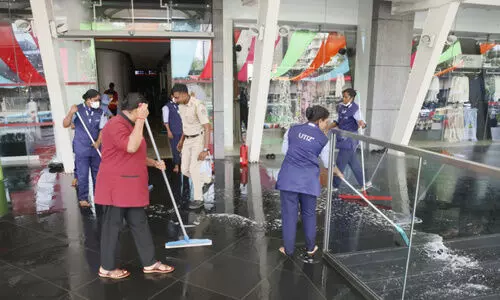 ഗോ​കു​ലം മാ​ളി​ൽ തീ​പി​ടി​ത്തം