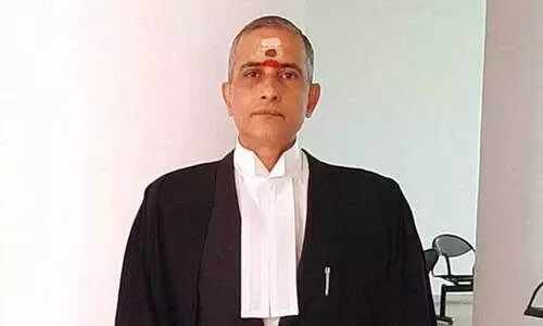 പുറത്താക്കാൻ തീരുമാനിച്ച സംഘ്പരിവാർ അനുകൂല അഭിഭാഷകന് സർക്കാർ സംരക്ഷണം; കൃഷ്ണരാജിനെ സ്റ്റാന്‍ഡിങ് കോണ്‍സല്‍ സ്ഥാനത്ത് നിന്ന് മാറ്റിയ തീരുമാനം സ്റ്റേ ചെയ്തു