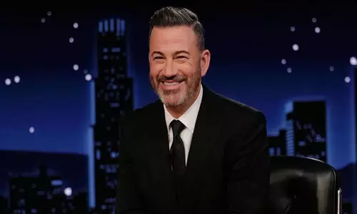 സസ്പെൻഷൻ പിൻവലിച്ചു; ലേറ്റ് നൈറ്റ് ഷോയുമായി ജിമ്മി കിമ്മൽ തിരിച്ചെത്തുന്നു സസ്പെൻഷൻ പിൻവലിച്ചു; ലേറ്റ് നൈറ്റ് ഷോയുമായി ജിമ്മി കിമ്മൽ തിരിച്ചെത്തുന്നു