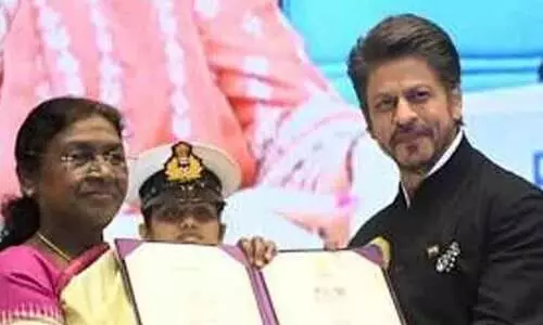 Shah Rukh Khan receives National Award from President