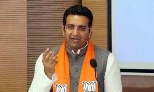 ഷോർട്സ് ധരിച്ചിരുന്നു; ടി.വി പരിപാടിയുടെ സോഷ്യൽ മീഡിയ പോസ്റ്റുകൾ നീക്കം ചെയ്യണം, ബി.ജെ.പി നേതാവ് ഹൈകോടതിയിൽ ഷോർട്സ് ധരിച്ചിരുന്നു; ടി.വി പരിപാടിയുടെ സോഷ്യൽ മീഡിയ പോസ്റ്റുകൾ നീക്കം ചെയ്യണം, ബി.ജെ.പി നേതാവ് ഹൈകോടതിയിൽ