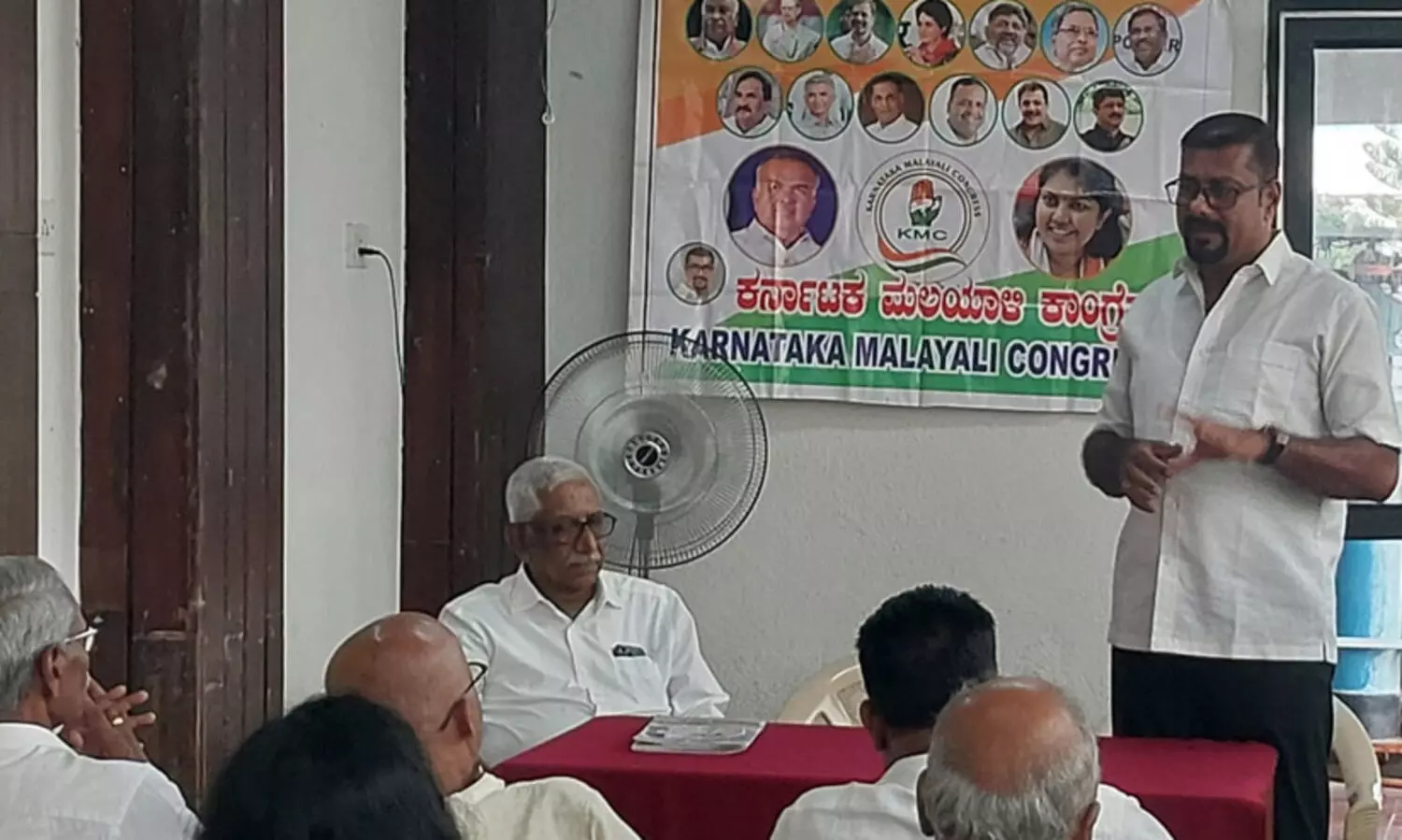 ക​ർ​ണാ​ട​ക മ​ല​യാ​ളി കോ​ൺ​ഗ്ര​സ് യോ​ഗം