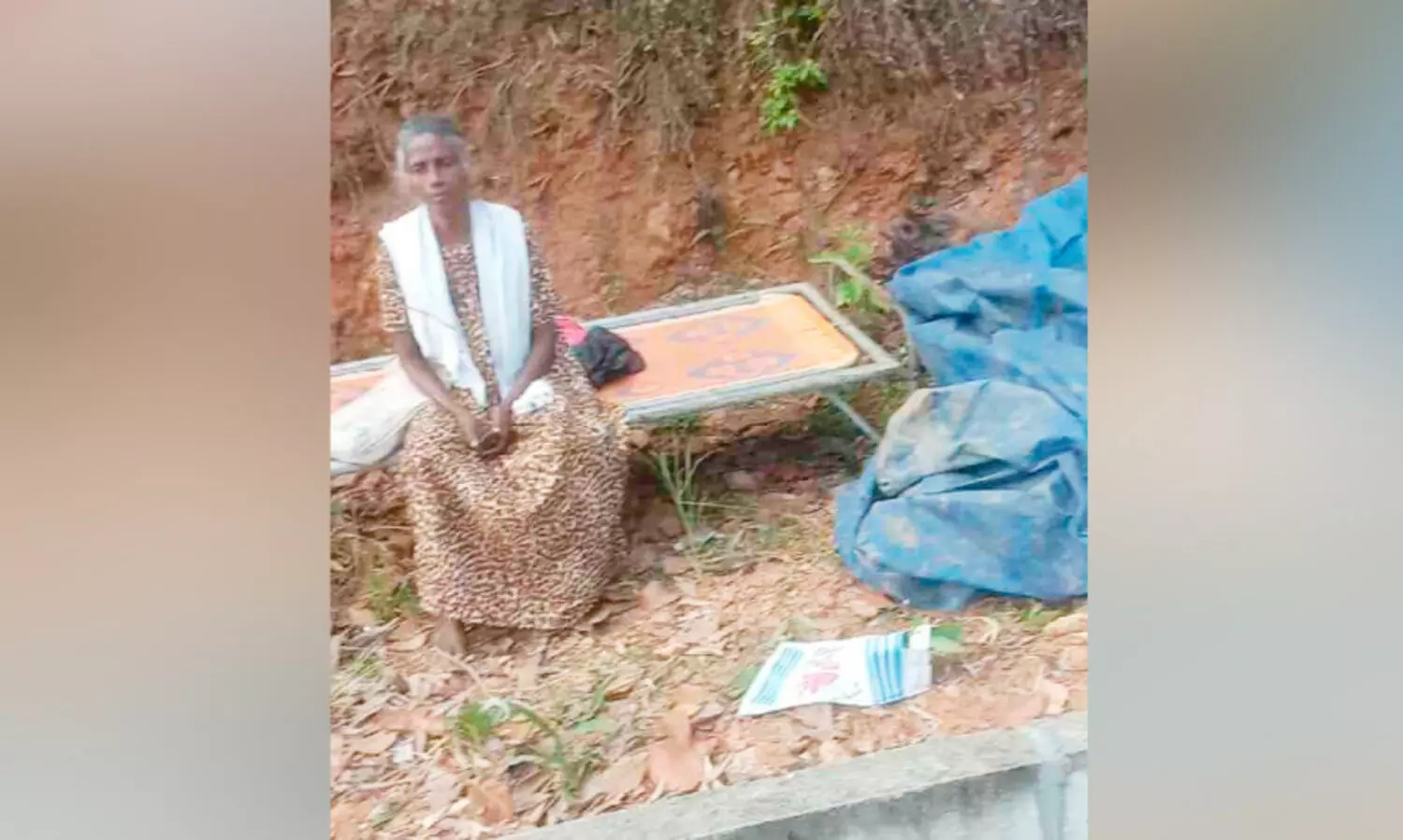 അർധരാത്രിയില്‍ കുടില്‍ പൊളിച്ച്​ അമ്മയെയും മകളെയും ഇറക്കിവിട്ടു