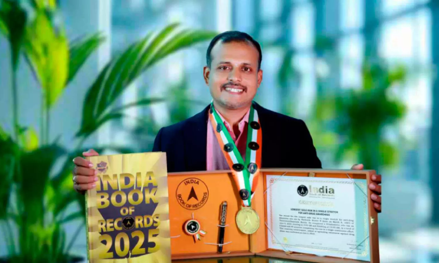 ലഹരിക്കെതിരെ നിര്‍ത്താതെ ഓടി റെക്കോര്‍ഡില്‍ മുത്തമിട്ട് രതീഷ് കുമാര്‍