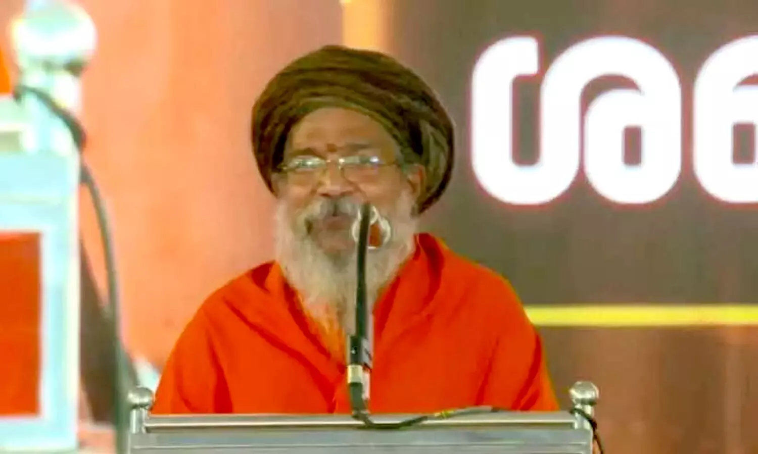 ശാന്താനന്ദയുടെ വർഗീയ പ്രസംഗം: വെട്ടിലായി പന്തളം കൊട്ടാരവും