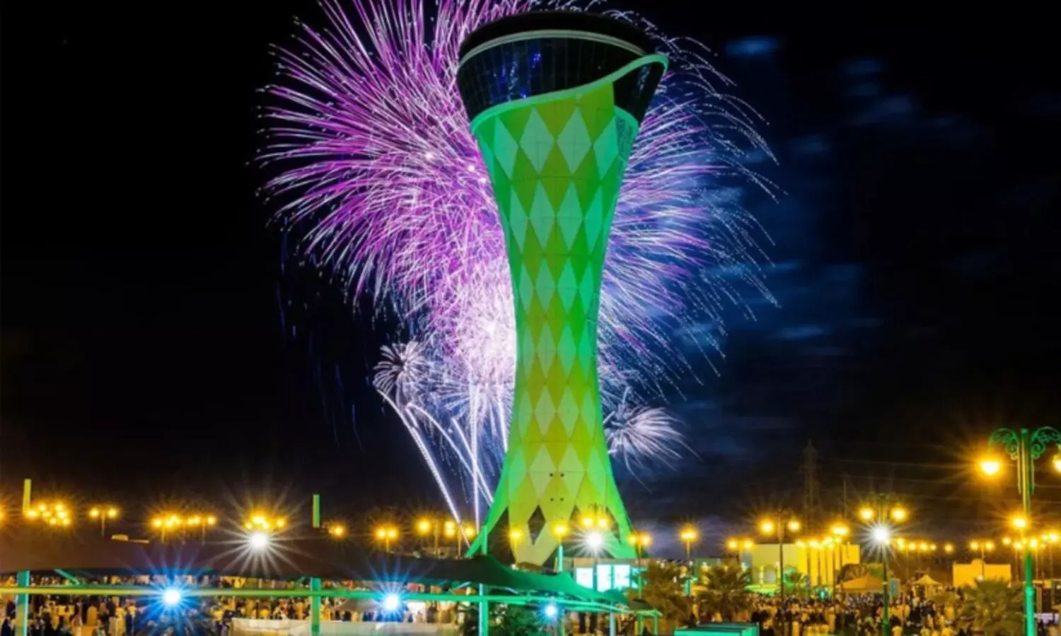 ദേശീയ ദിനാഘോഷം; വെടിക്കെട്ടിൽ തിളങ്ങി സൗദിയുടെ ആകാശം