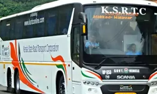 സീറ്റ് ബുക്ക് ചെയ്ത ബസ് മുന്നറിയിപ്പില്ലാതെ റദ്ദാക്കി, പണം തിരിച്ചു നൽകിയില്ല; 82,555 രൂപ നഷ്ടപരിഹാരം നൽകി അറസ്റ്റ് ഒഴിവാക്കി കെ.എസ്.ആർ.ടി.സി എം.ഡി സീറ്റ് ബുക്ക് ചെയ്ത ബസ് മുന്നറിയിപ്പില്ലാതെ റദ്ദാക്കി, പണം തിരിച്ചു നൽകിയില്ല; 82,555 രൂപ നഷ്ടപരിഹാരം നൽകി അറസ്റ്റ് ഒഴിവാക്കി കെ.എസ്.ആർ.ടി.സി എം.ഡി