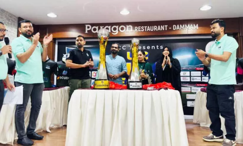 യു.​ഐ.​സി ഗ​ൾ​ഫ് ലീ​ഗ് സീ​സ​ൺ; ജ​ഴ്സി​​യും ട്രോ​​ഫി​​യും പ്ര​കാ​ശ​നം