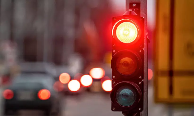 പൊലീസ് ഗതാഗത നിയന്ത്രണത്തിന് ഇറങ്ങണമെന്ന ഉത്തരവിൽ ഭേദഗതി പൊലീസ് ഗതാഗത നിയന്ത്രണത്തിന് ഇറങ്ങണമെന്ന ഉത്തരവിൽ ഭേദഗതി