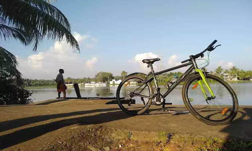 കാത്തിരുന്ന് മടുത്ത് നാട്ടുകാർ ; എന്നു വരും എരമല്ലൂർ- കുടപുറം പാലം കാത്തിരുന്ന് മടുത്ത് നാട്ടുകാർ ; എന്നു വരും എരമല്ലൂർ- കുടപുറം പാലം