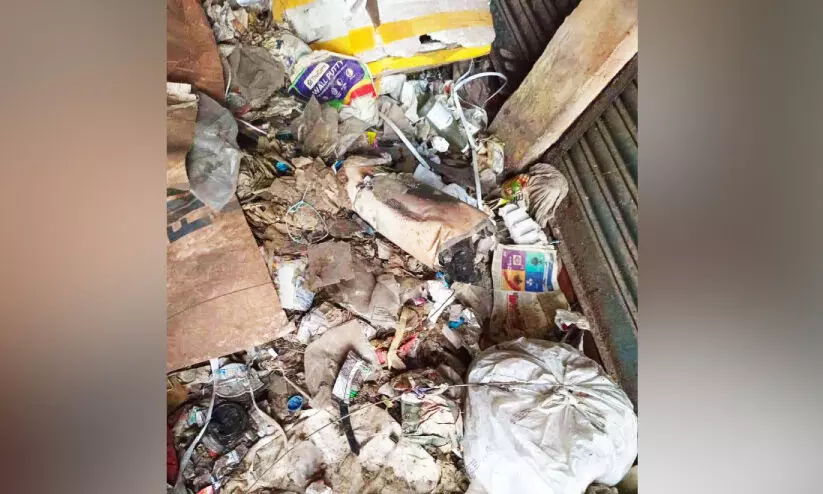 അശാസ്ത്രീയ മാലിന്യ സംസ്കരണം; സ്ഥാപനങ്ങൾക്ക് പിഴയിട്ടു