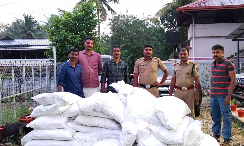 900 കിലോ നിരോധിത ലഹരി ഉത്​പന്നം പിടികൂടി