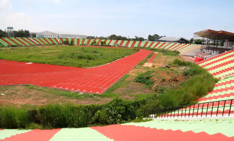 പുൽമൂടി കായികസ്വപ്നങ്ങൾ; ഇക്കുറിയും കൗമാരം ചരൽമണ്ണിൽ ഓടണം