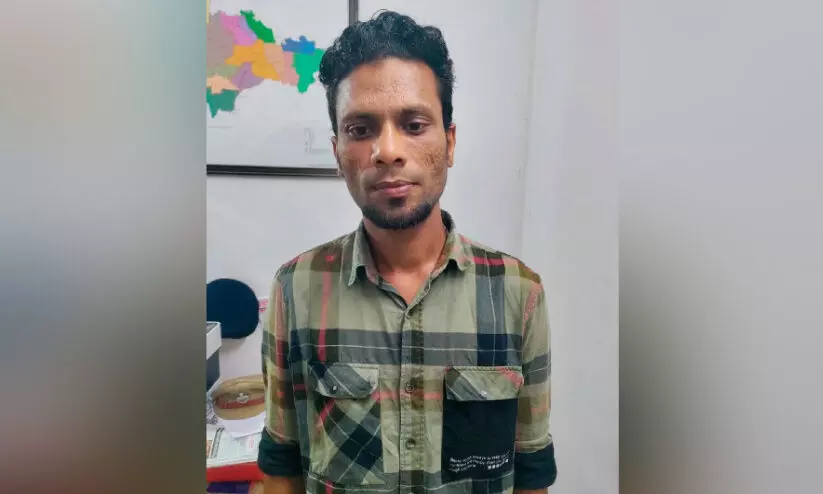 ആശുപത്രി കോമ്പൗണ്ടിൽ സ്കൂട്ടർ മോഷണം: പ്രതി പിടിയിൽ ആശുപത്രി കോമ്പൗണ്ടിൽ സ്കൂട്ടർ മോഷണം: പ്രതി പിടിയിൽ