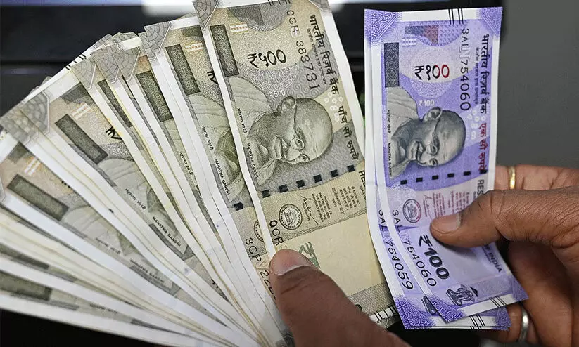 റെക്കോർഡുകൾ ഭേദിച്ച് വിനിമയ നിരക്ക്; യു.എ.ഇ ദിർഹമിന് 24.18 രൂപ വരെ റെക്കോർഡുകൾ ഭേദിച്ച് വിനിമയ നിരക്ക്; യു.എ.ഇ ദിർഹമിന് 24.18 രൂപ വരെ