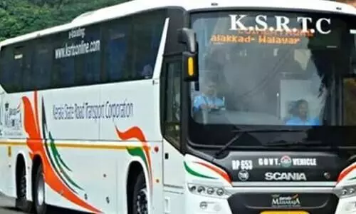 സീറ്റ് ബുക്ക് ചെയ്ത ബസ് മുന്നറിയിപ്പില്ലാതെ റദ്ദാക്കി, പണം തിരിച്ചു നൽകിയില്ല; 82,555 രൂപ നഷ്ടപരിഹാരം നൽകി അറസ്റ്റ് ഒഴിവാക്കി കെ.എസ്.ആർ.ടി.സി എം.ഡി