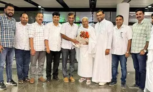 ഇ.​ടി. മു​ഹ​മ്മ​ദ് ബ​ഷീ​ർ എം.​പി​ക്ക് കെ.​എം.​സി.​സി സ്വീ​ക​ര​ണം ന​ൽ​കി