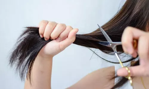 എണ്ണ തേക്കാത്തതിന് വിദ്യാർഥിനിയു​ടെ മുടി മുറിച്ചു; അധ്യാപകനെ പുറത്താക്കി